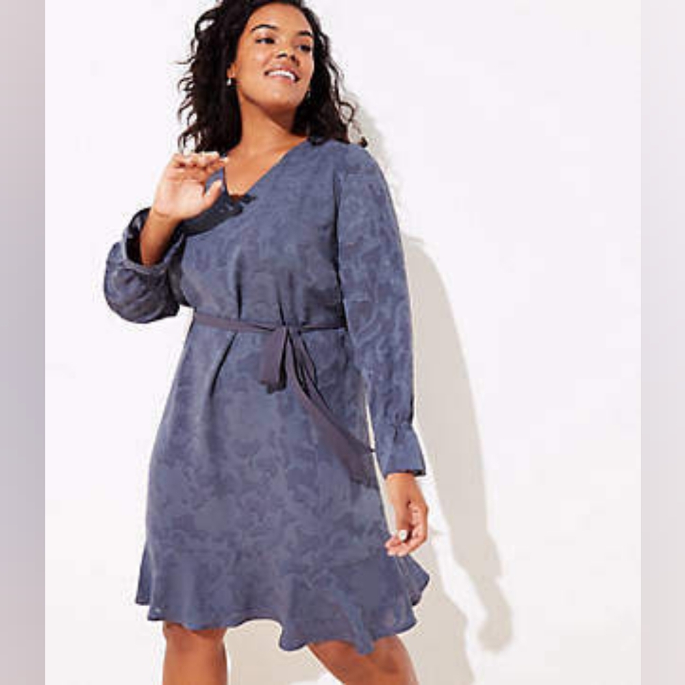 NWT LOFT Plus Floral Jacquard Tie Waist Flounce Dress Plus Size 24 Gray